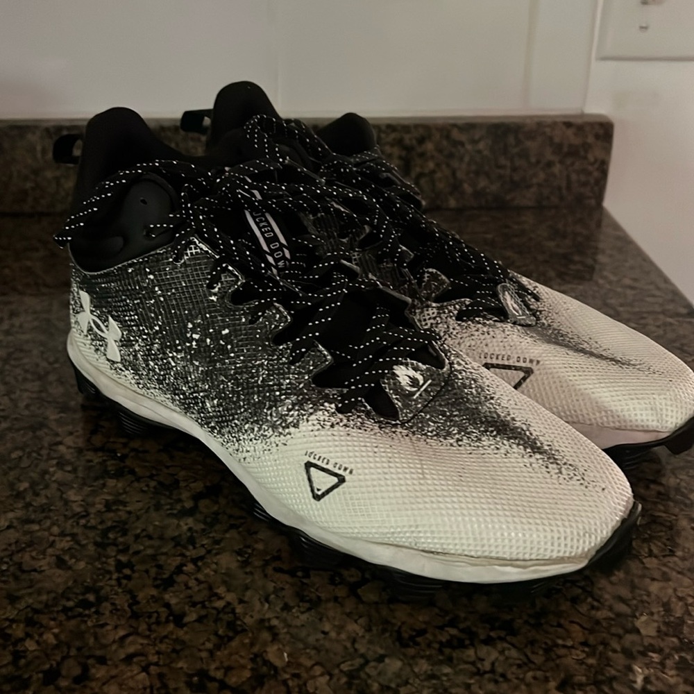 UNDER ARMOUR Football Cleats Men’s size 11.5 EUC